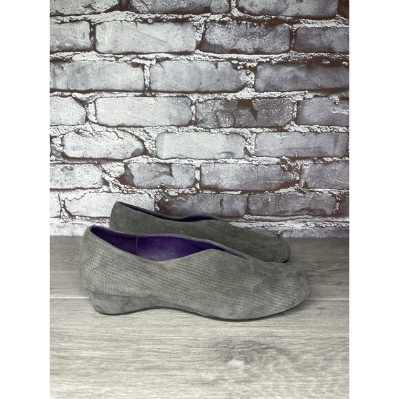 Vaneli Gray Suede Leather Perforated Slip On Wedge Shoes Women’s Sz 8.5W US/39EU - Picture 16 of 16